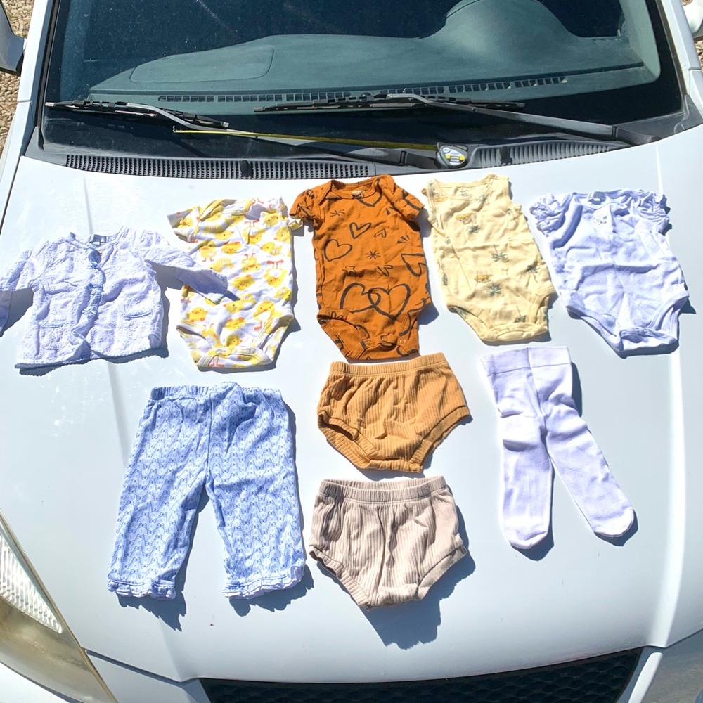 9 Various Baby Bodysuit & Bottoms Set in Mustard Cream & Blue Lot Of Nine 6 Mnth